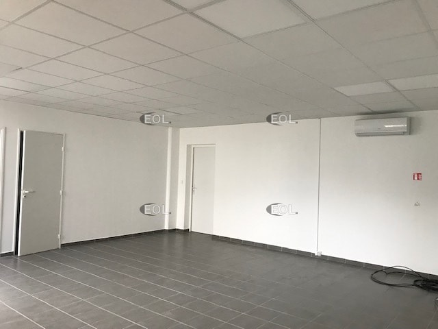 Flex in Vitrolles for lease - Interior Photo - Image 3 of 3