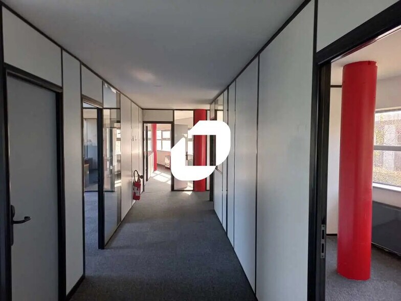 Bureau dans Tremblay-en-France à louer - Photo du bâtiment - Image 3 de 7