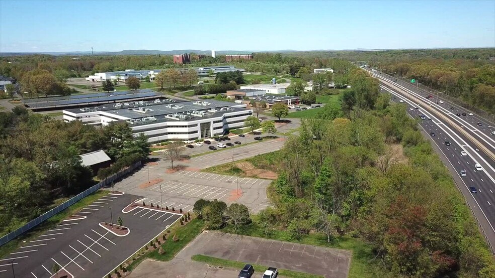 80 Lamberton Rd, Windsor, CT à louer - Vidéo sur l’inscription commerciale - Image 2 de 10