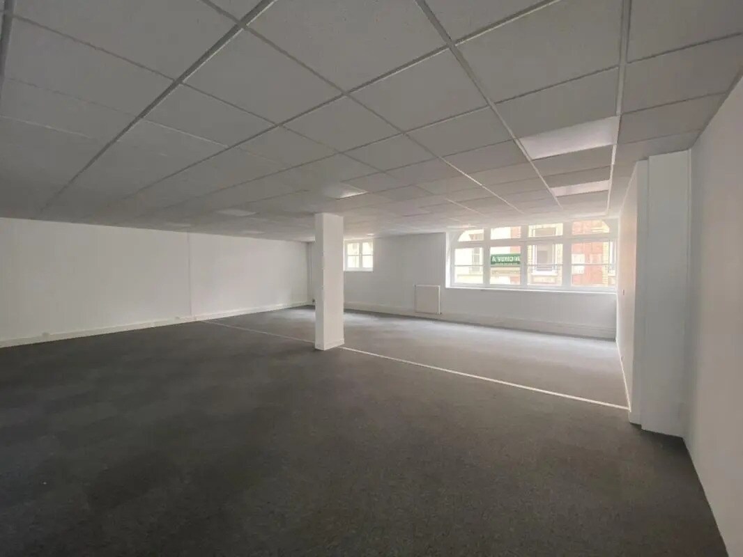 Office in Rouen for lease Primary Photo- Image 1 of 7