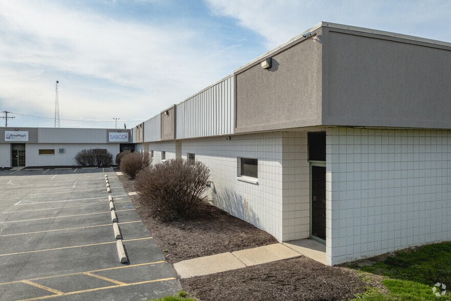 806 S Reynolds Rd, Toledo, OH for sale - Primary Photo - Image 1 of 8