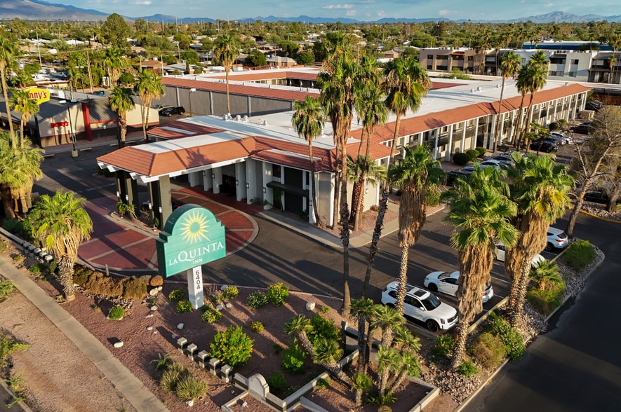 6404 E Broadway Blvd, Tucson, AZ for sale - Primary Photo - Image 1 of 14