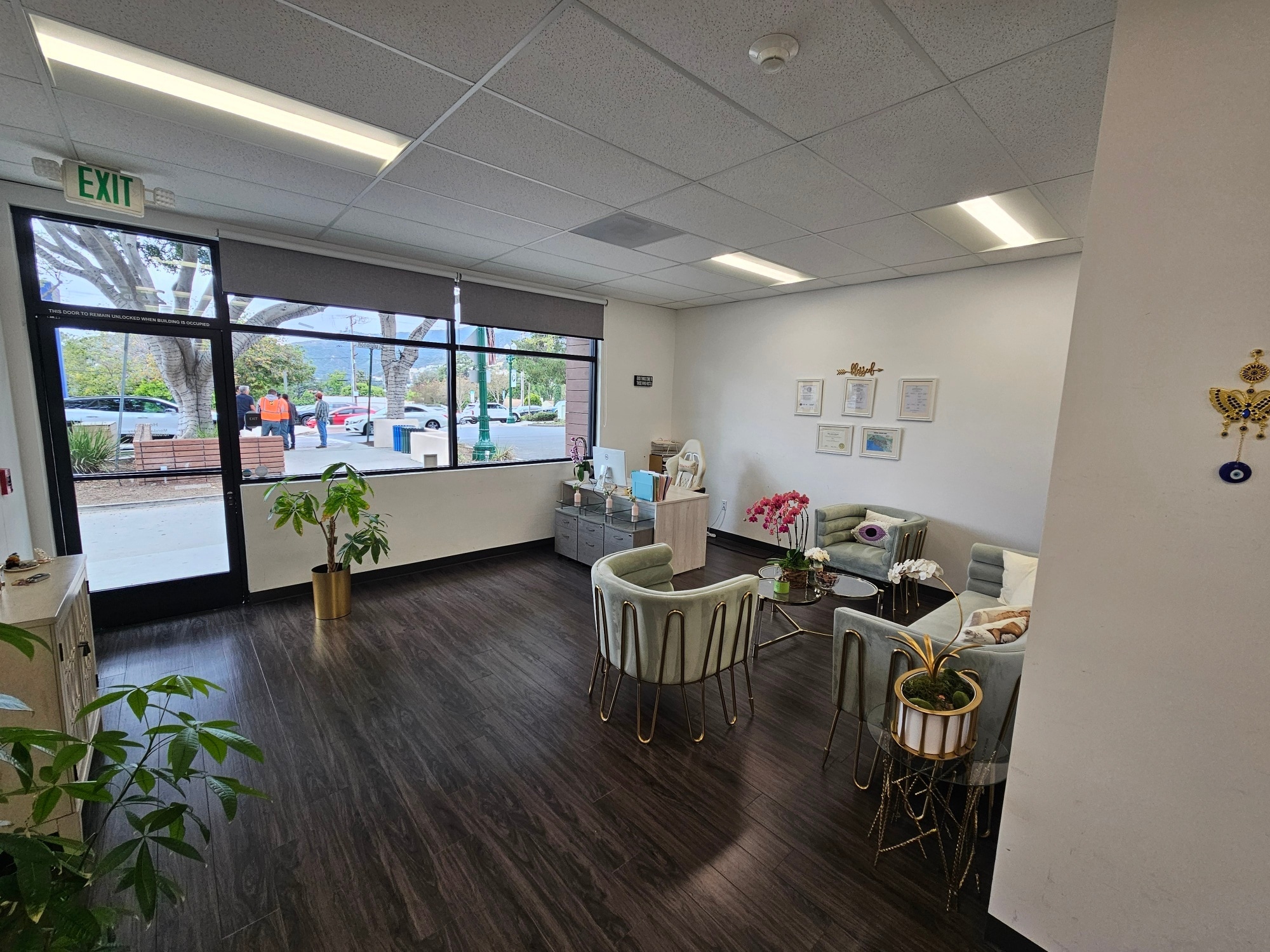 2355-2357 Honolulu Ave, Montrose, CA for lease Interior Photo- Image 1 of 8