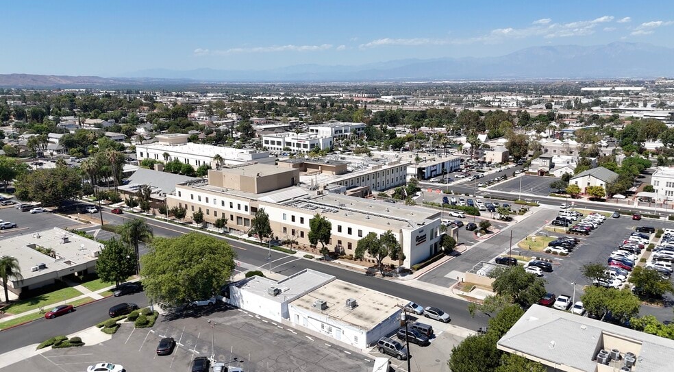 114-124 W 9th St, Corona, CA for lease - Building Photo - Image 3 of 6