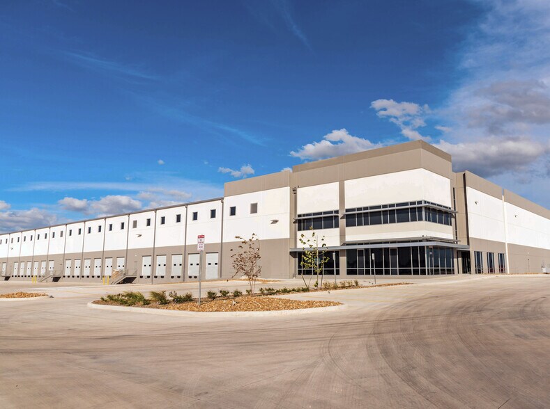 2211 Corner Rdg, San Antonio, TX for lease - Building Photo - Image 2 of 3