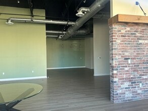 2450 E Main St, League City, TX à louer Photo du bâtiment- Image 2 de 3