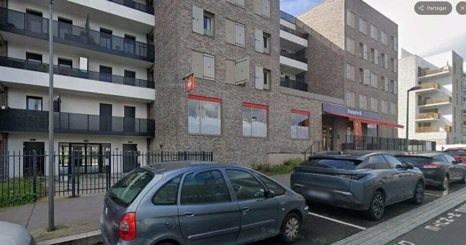 Retail in Cergy for lease - Building Photo - Image 2 of 4