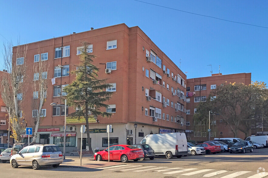 Multifamily in Humanes de Madrid, MAD for sale - Primary Photo - Image 1 of 3