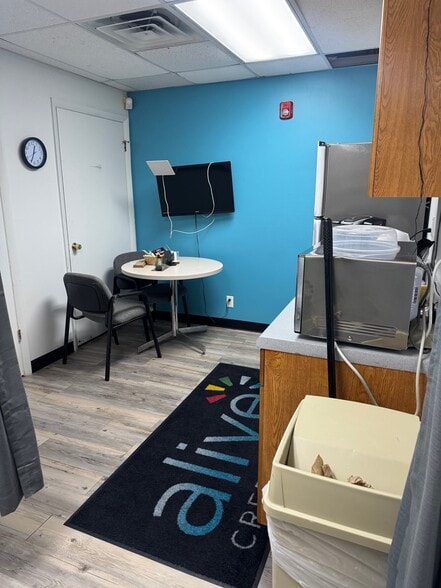 6131 Atlantic Blvd, Jacksonville, FL for lease - Building Photo - Image 3 of 13