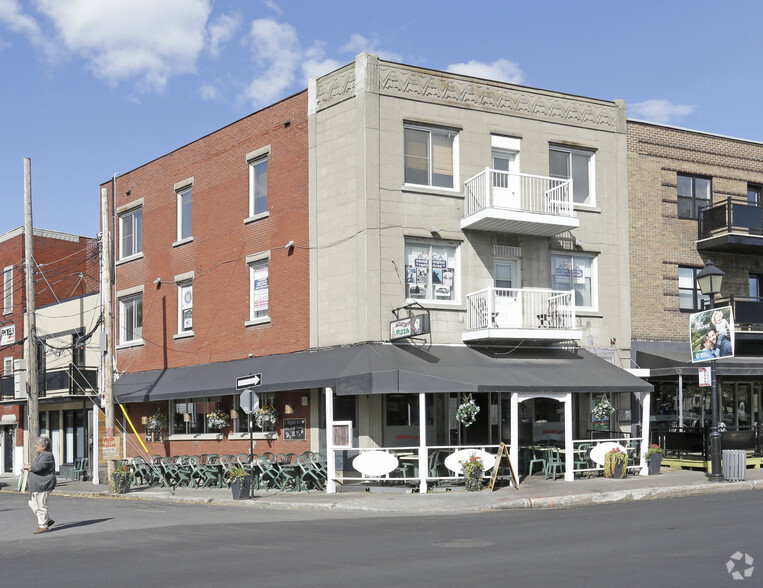 321 Rue Saint-Charles O, Longueuil, QC à louer - Photo principale - Image 1 de 2