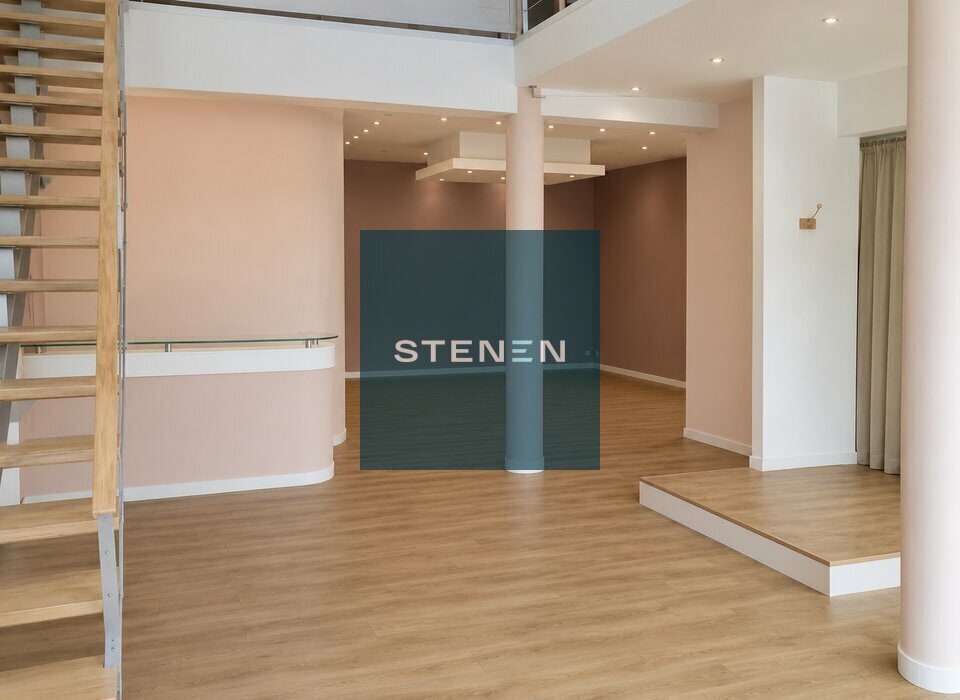 Retail in Saint-Mitre-les-Remparts for lease Building Photo- Image 1 of 4