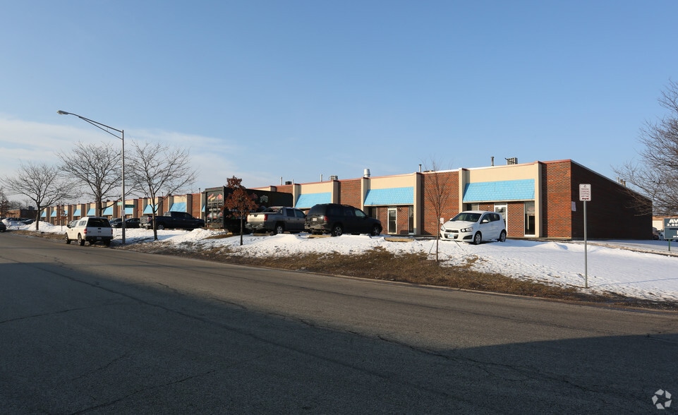 900-926 S Westwood Ave, Addison, IL for lease - Building Photo - Image 3 of 4