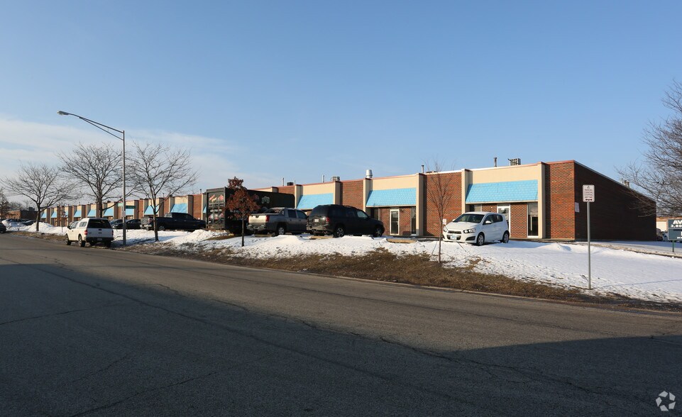 900-926 S Westwood Ave, Addison, IL à louer - Photo du bâtiment - Image 2 de 2