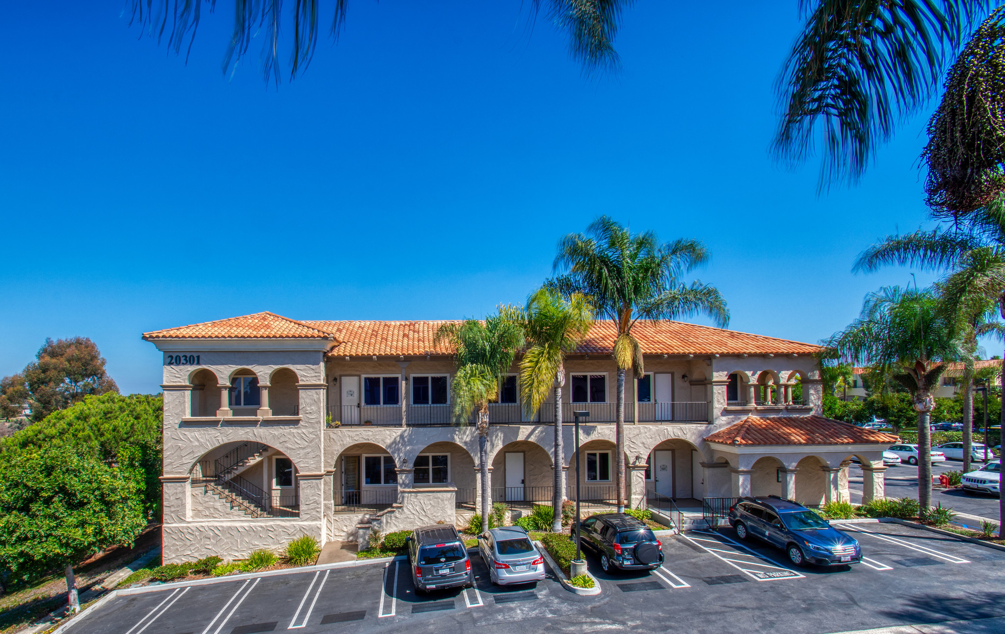 20301 Acacia St, Newport Beach, CA à louer Photo principale- Image 1 de 12