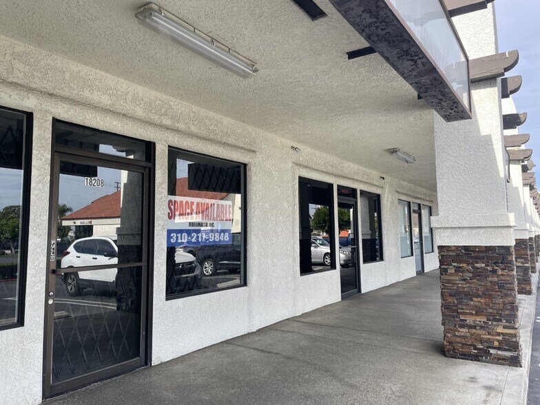 18200-18216 S Western Ave, Gardena, CA à louer - Photo du bâtiment - Image 2 de 5