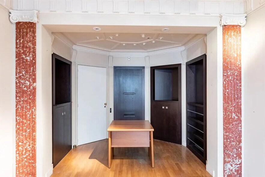 Retail in Paris for sale - Interior Photo - Image 3 of 4