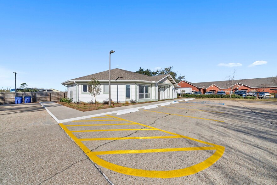 2567 Huntcliff Ln, Panama City, FL à louer - Photo du bâtiment - Image 3 de 23