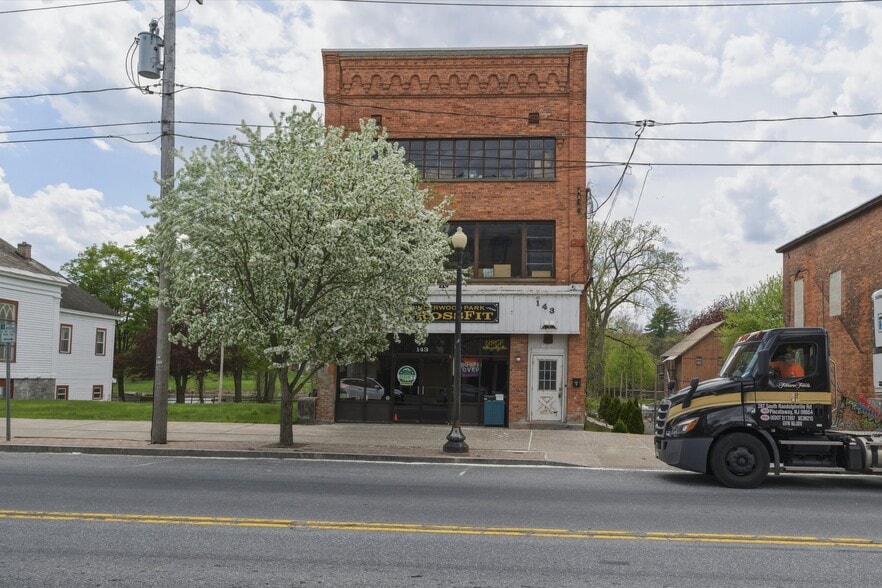 143 Broadway, Fort Edward, NY for sale - Primary Photo - Image 1 of 46