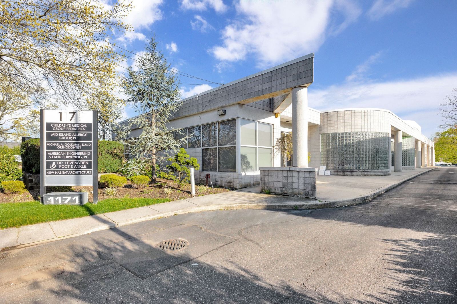 1171 Old Country Rd, Plainview, NY à vendre Photo principale- Image 1 de 21