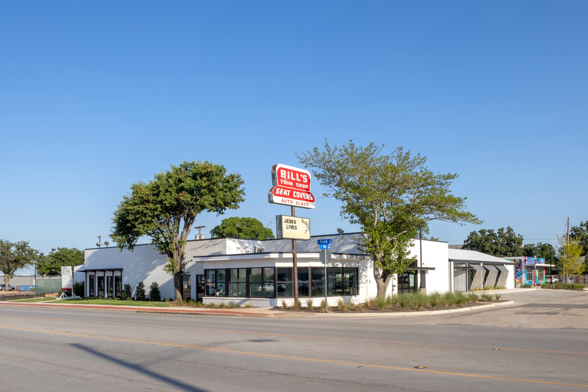 300 E Division St, Arlington, TX for lease Primary Photo- Image 1 of 12