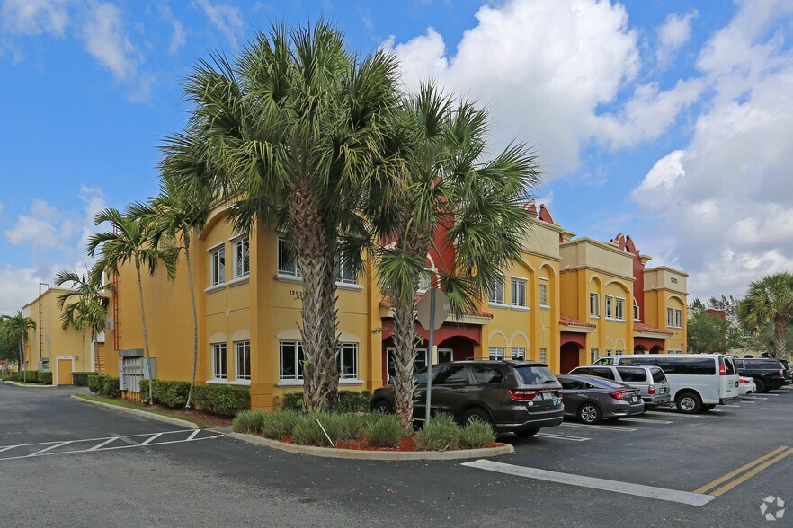 12925 SW 132nd St, Miami, FL à louer - Photo du bâtiment - Image 3 de 3