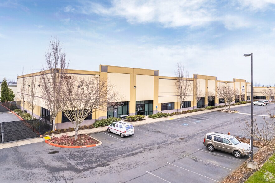 3009-3033 NE 172nd Pl, Portland, OR à louer - Photo du bâtiment - Image 2 de 5