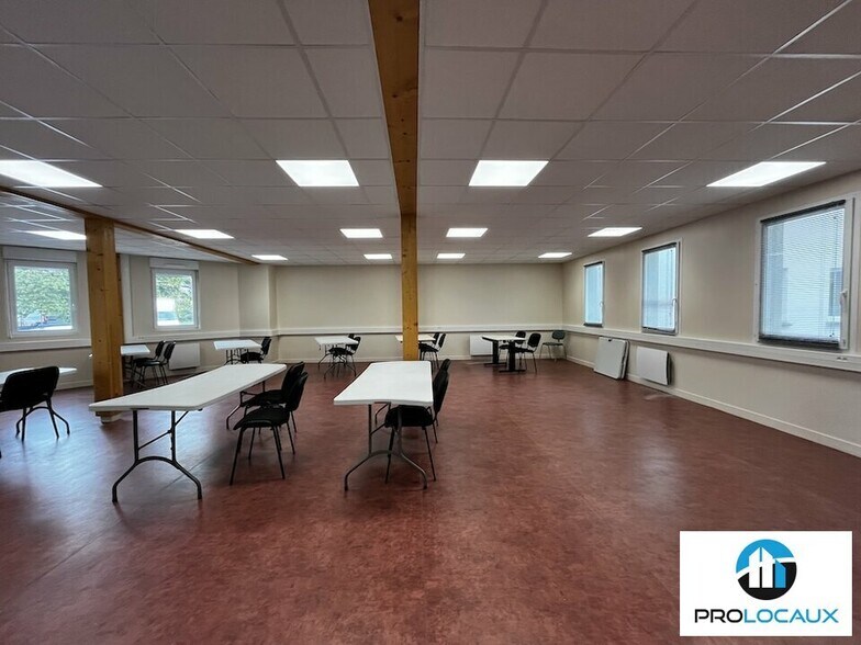 Office in Saint-Maximin for lease - Interior Photo - Image 3 of 6