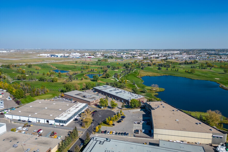 1338 36th Ave NE, Calgary, AB à louer - Aérien - Image 3 de 9