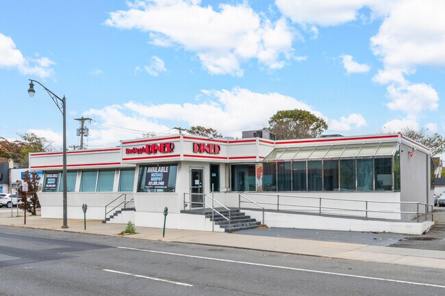 Plus de détails pour 401 Sunrise Hwy, Lynbrook, NY - Commerce de détail à vendre