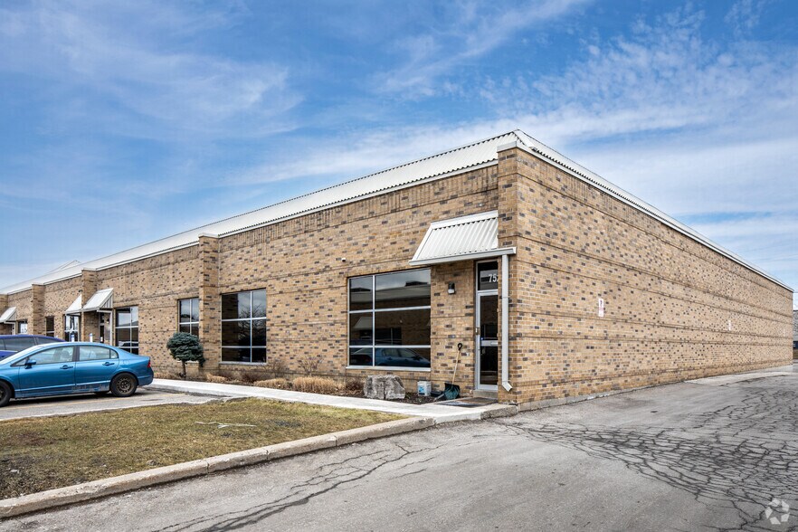7502-7526 Bath Rd, Mississauga, ON à louer - Photo du bâtiment - Image 2 de 2