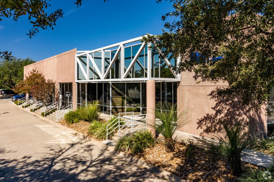 8107 Springdale Rd, Austin, TX à louer - Photo du bâtiment - Image 3 de 10