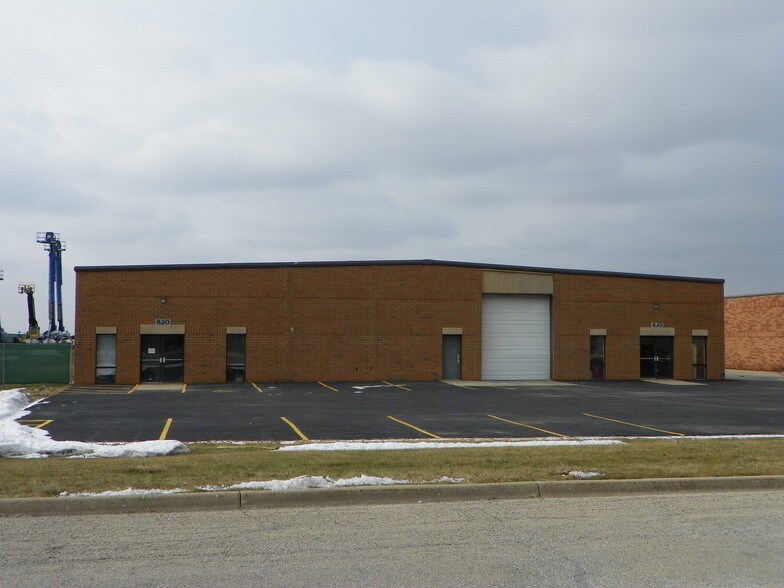 620-630 Heartland Dr, Sugar Grove, IL à vendre - Photo du bâtiment - Image 2 de 15