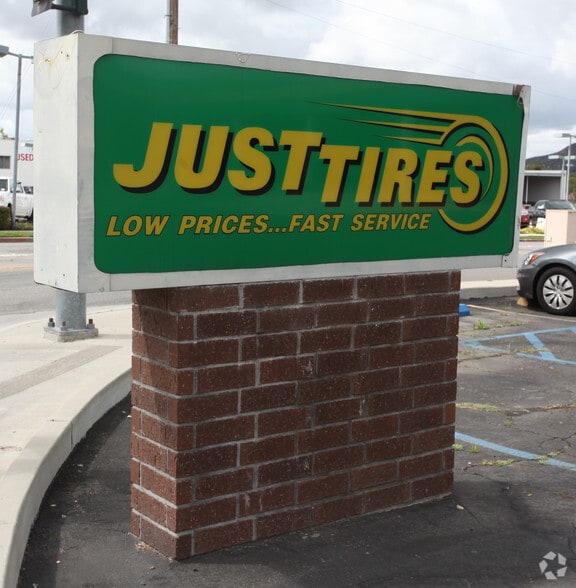 2135 1st St, Simi Valley, CA à louer - Photo du bâtiment - Image 3 de 3