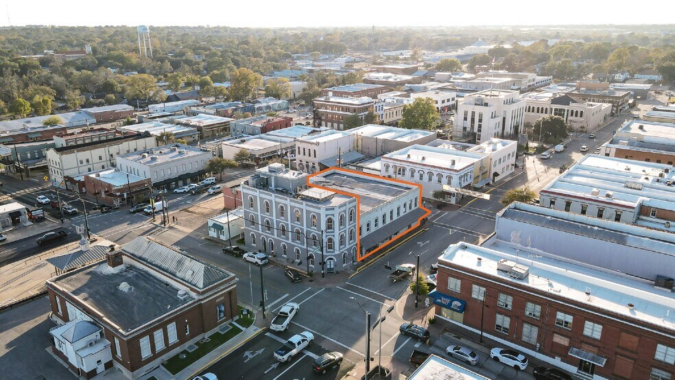 214 E Main St, Brenham, TX à vendre - Photo du bâtiment - Image 3 de 20