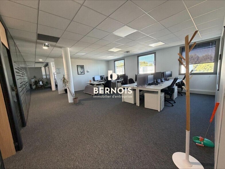 Office in La Seyne Sur Mer for lease - Interior Photo - Image 2 of 6