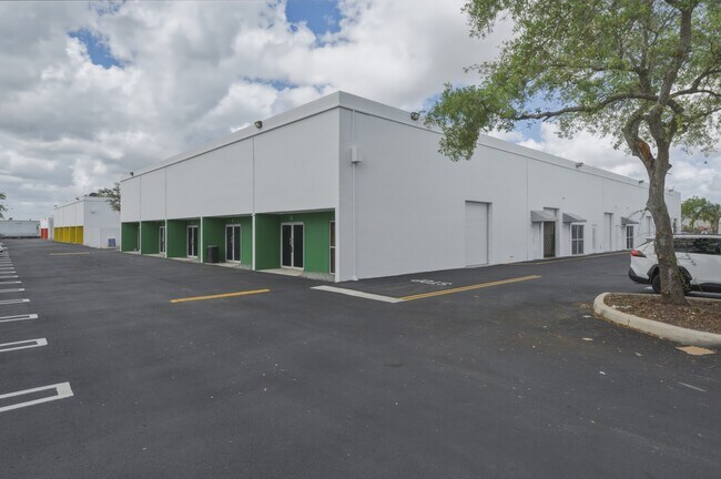 Plus de détails pour 6700-6724 NW 72nd Ave, Miami, FL - Industriel à louer