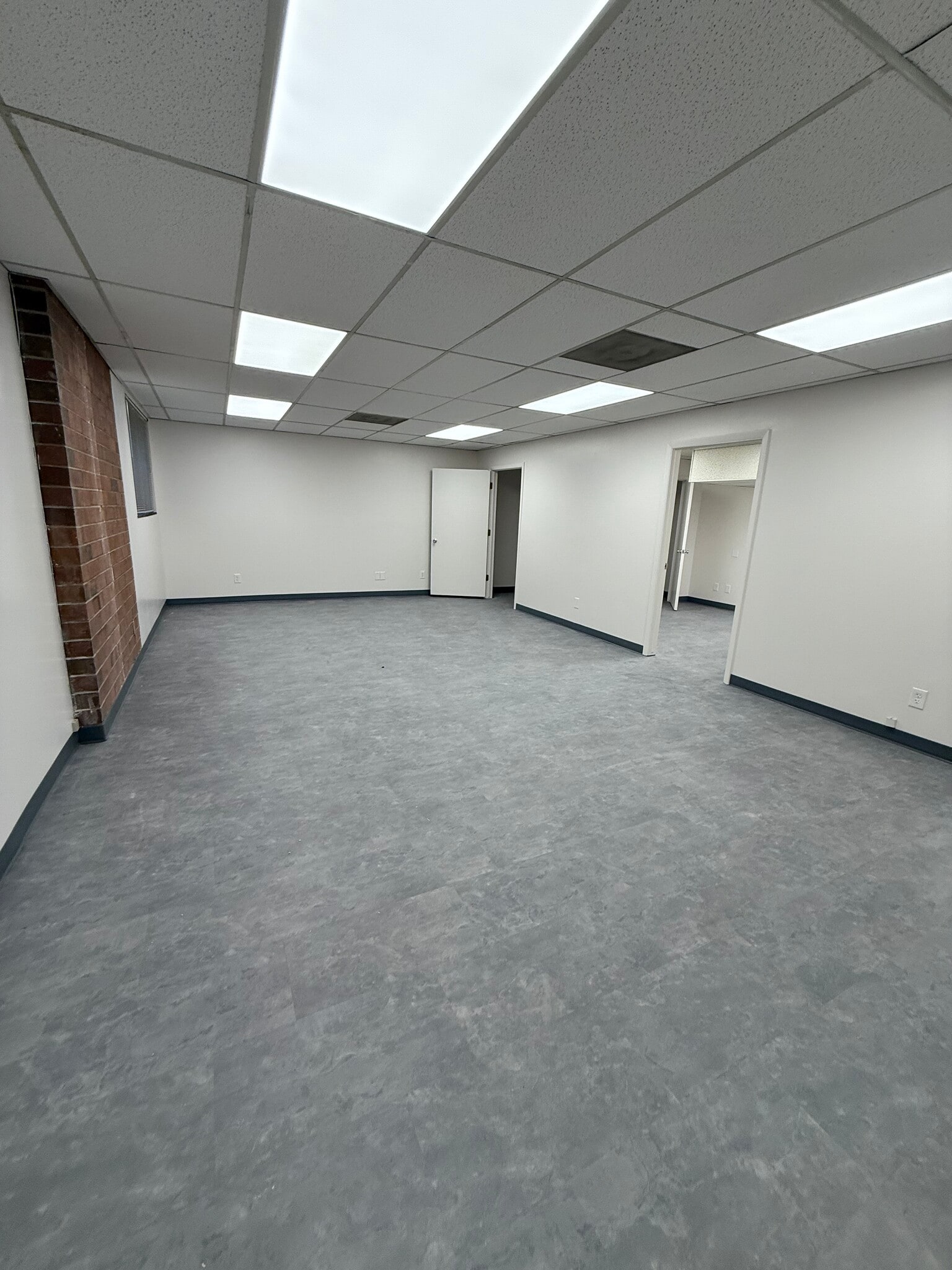 140 W 9000 S, Sandy, UT for lease Interior Photo- Image 1 of 2