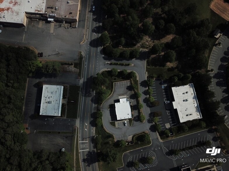 1422 Burtonwood Dr, Gastonia, NC for lease - Aerial - Image 2 of 11