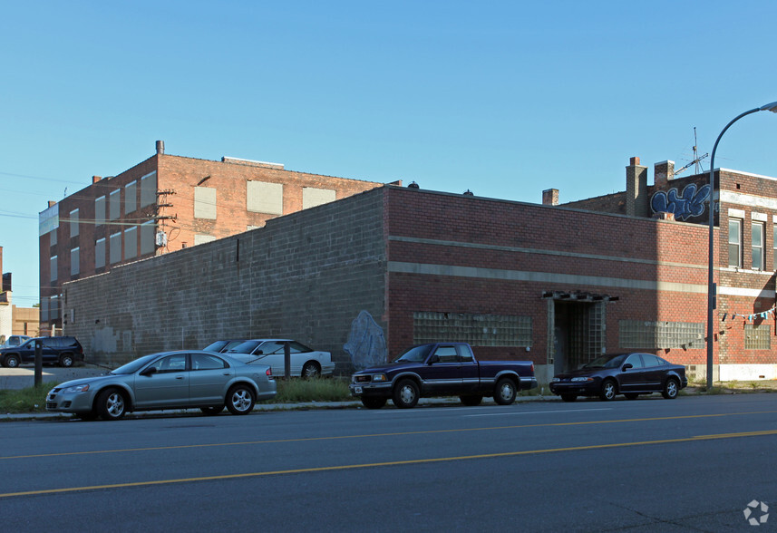 1616 W Fort St, Detroit, MI for sale - Primary Photo - Image 1 of 1