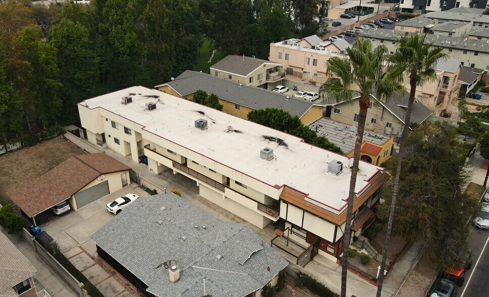 5227 Eagle Dale Ave, Los Angeles, CA à vendre - Photo du bâtiment - Image 2 de 11