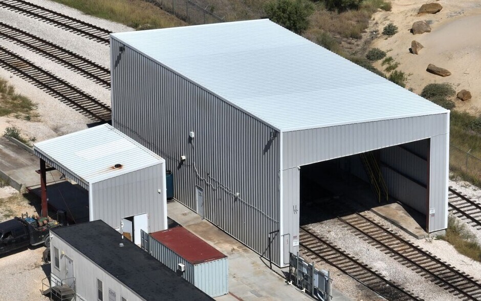 16492 Old Corpus Christi Rd, Elmendorf, TX à louer - Photo du bâtiment - Image 2 de 9