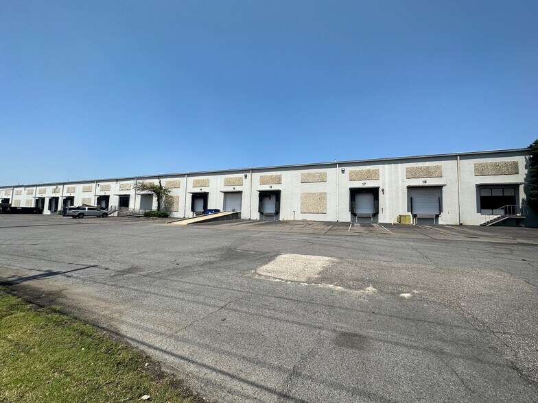 4319-4363 Delp St, Memphis, TN à louer - Photo du bâtiment - Image 3 de 11