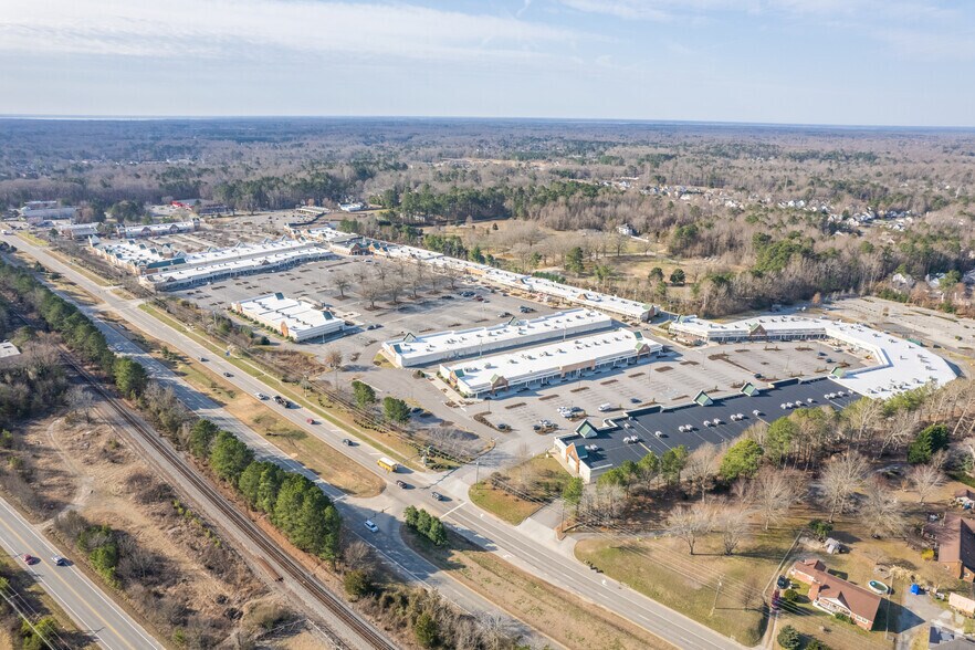 Monticello Ave, Williamsburg, VA à louer - Photo du bâtiment - Image 3 de 5
