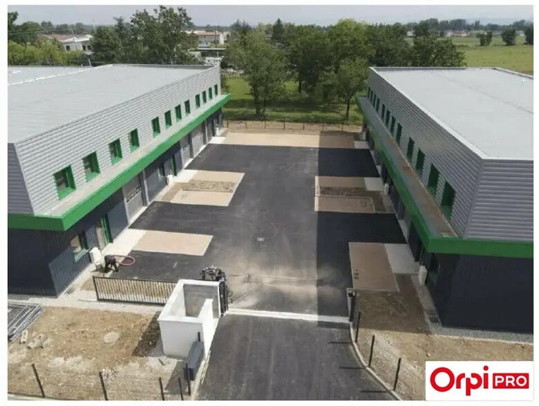 Flex in Tignieu-Jameyzieu for lease - Building Photo - Image 2 of 6