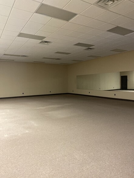 2001 SE Green Oaks Blvd, Arlington, TX for sale - Interior Photo - Image 3 of 6