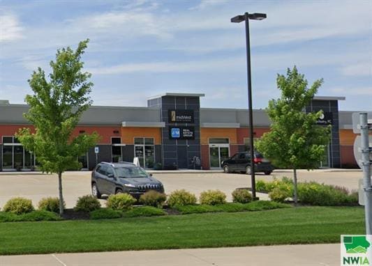 211 Sioux Point Rd, Dakota Dunes, SD for lease Building Photo- Image 1 of 10