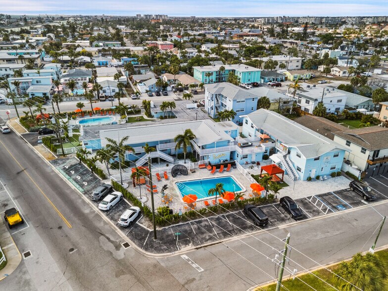 Two St Pete Beach Hotels portefeuille de 2 propriétés à vendre sur LoopNet.ca - Photo du bâtiment - Image 1 de 24