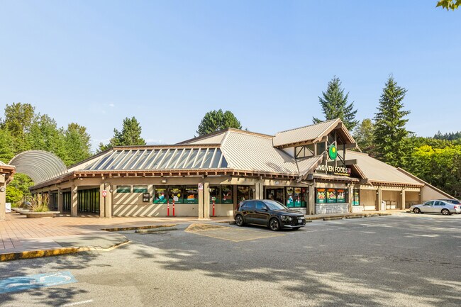 Plus de détails pour 1601 Burnwood Dr, Burnaby, BC - Commerce de détail à louer