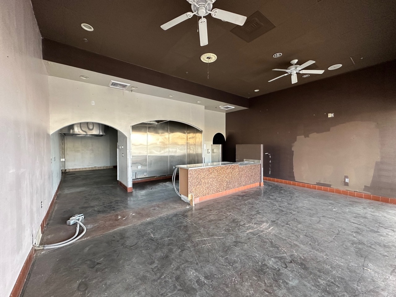 15617-15683 Roy Rogers Dr, Victorville, CA for lease Interior Photo- Image 1 of 4