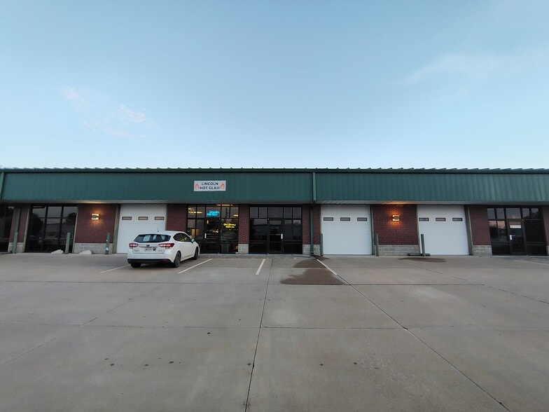 500 W South St, Lincoln, NE for lease - Building Photo - Image 1 of 6